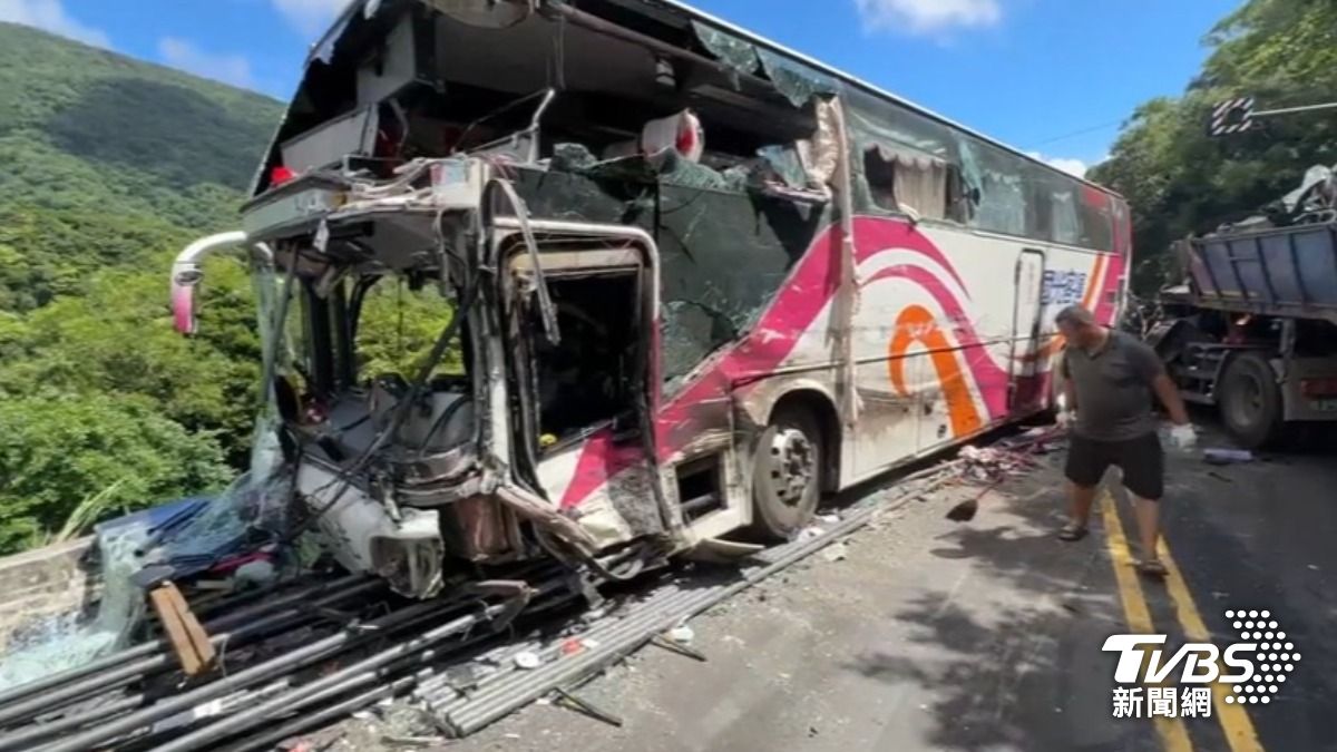 砂石車迎面撞！「第一排」乘客　睡夢中撞擊亡