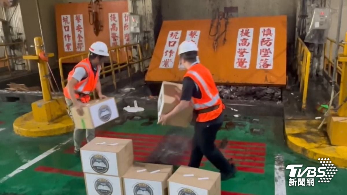 新北警銷燬大量「喵喵」、喪屍煙彈　上億元毒品全沒了