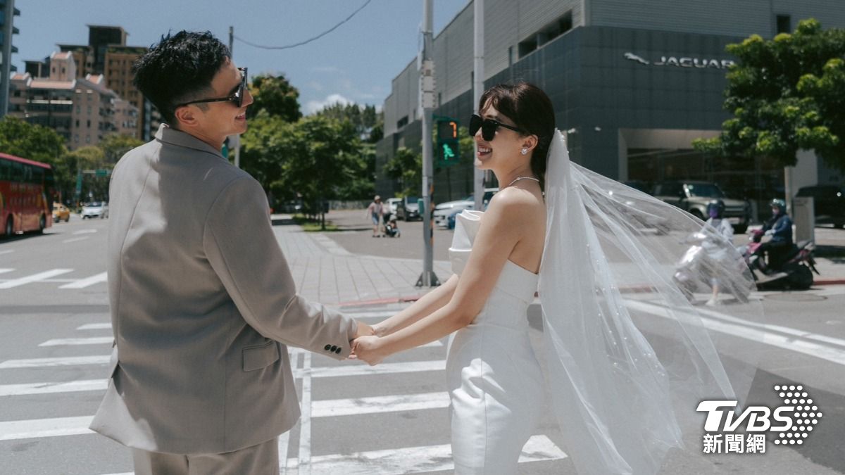 獨家／恭喜！曾子余和「交往2年圈外女友」登記結婚　納豆、黃鐙輝見證愛情