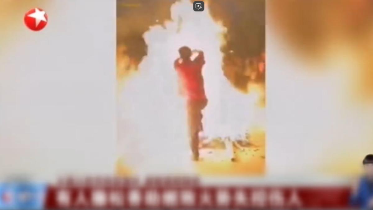 雲南大理火把節釀慘劇！助燃松香粉「火焰竄高」　多人臉部二度燒傷