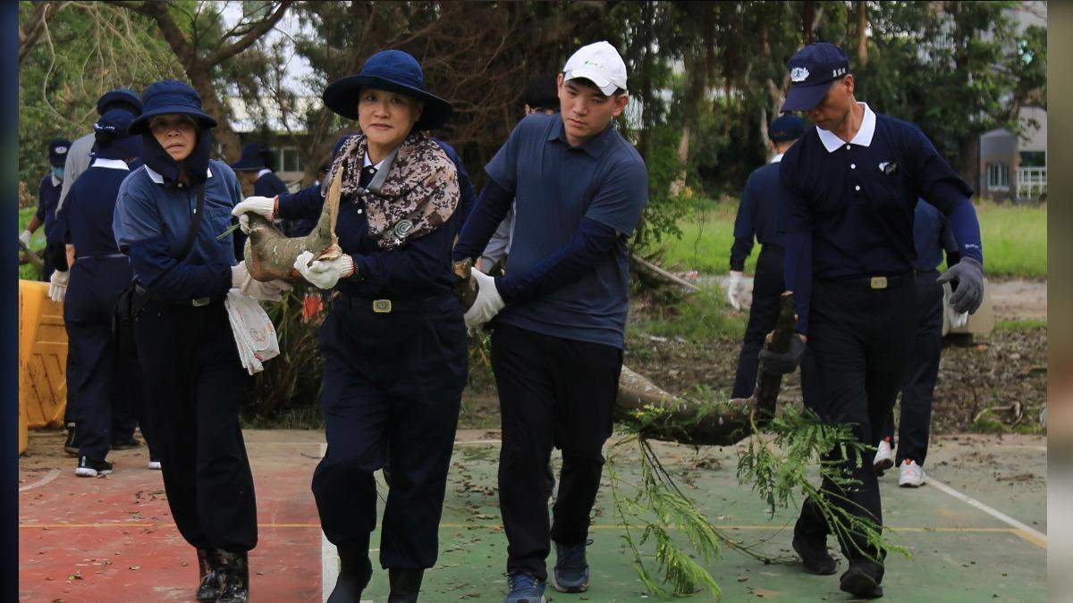 丹娜絲風災重創嘉南　慈濟完成嘉南85校校園清理