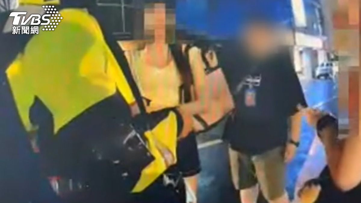 男警大吼又抓手　啦啦隊女神「闕闕」慘被當移工