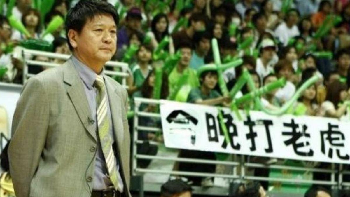 台啤前總教練閻家驊「停車格竄出」　害騎士慘摔骨折