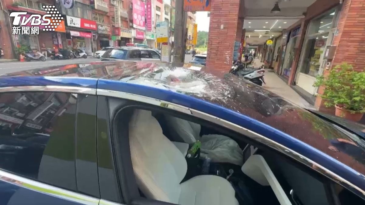 基隆民宅爆砍人案！嫌跳樓逃「墜特斯拉車頂砸凹」　疑毒交易糾紛