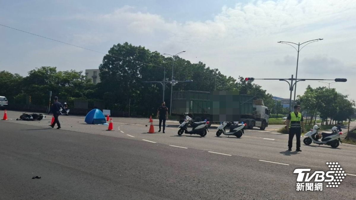 快訊／高雄聯結車左轉輾機車　男大生捲巨輪「全身變形」亡