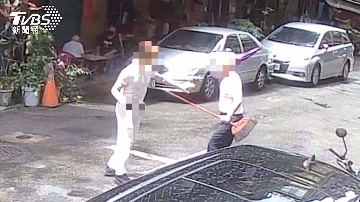 逆子追砍父！　壓在地攻擊　左手臂「傷口見骨」