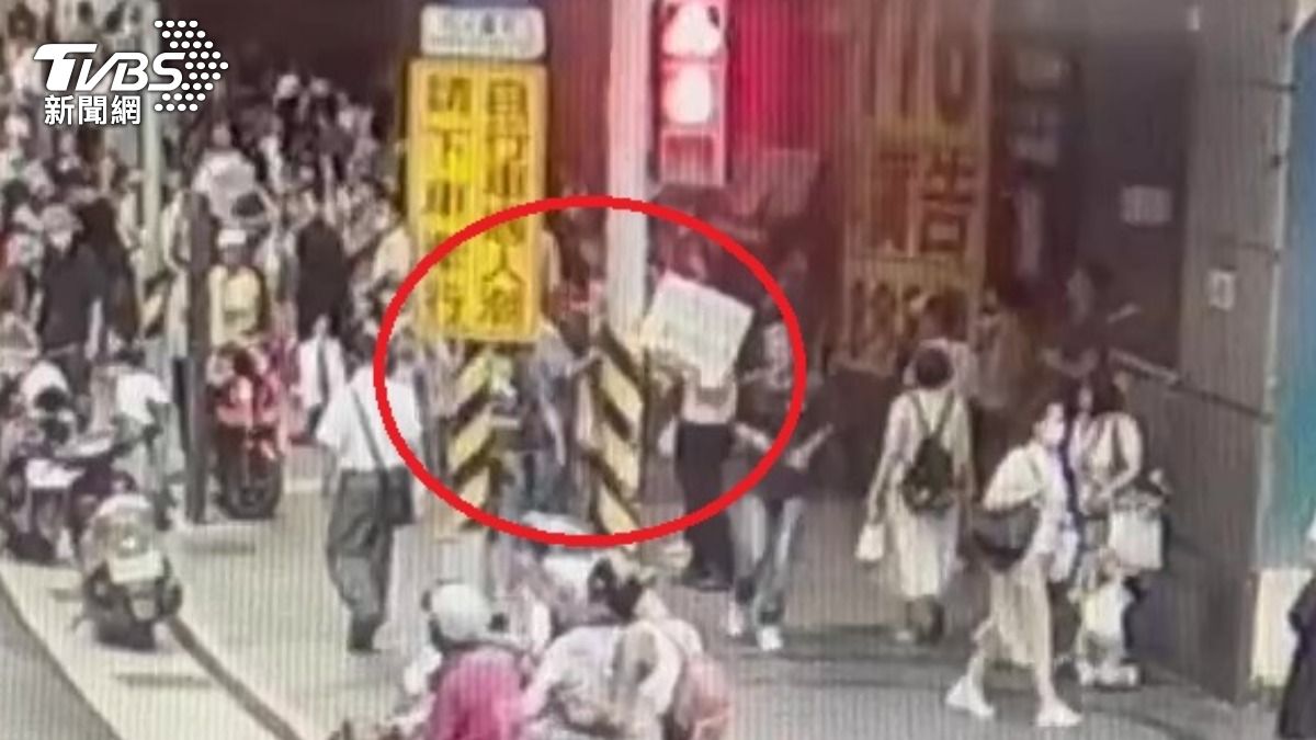 捷運景安站前罷免宣講爆衝突！66歲翁失控「雨傘戳人」遭法辦