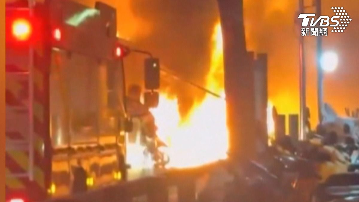 小琉球驚傳大火！53輛電動車燒成骨架　爆炸聲響不斷