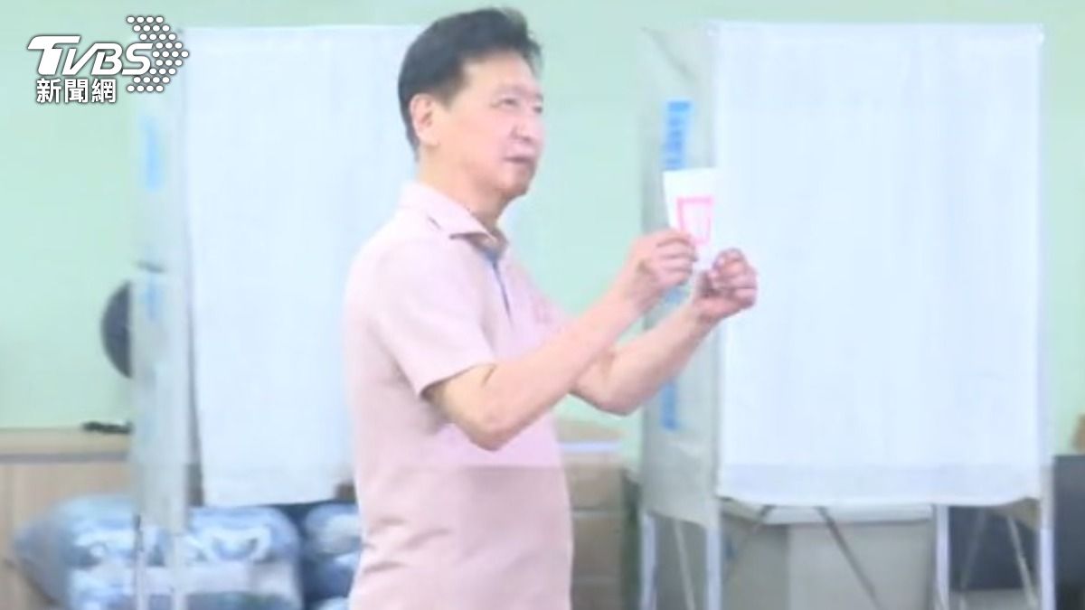 趙少康亮票恐罰20萬　坦言失誤「想秀一下」