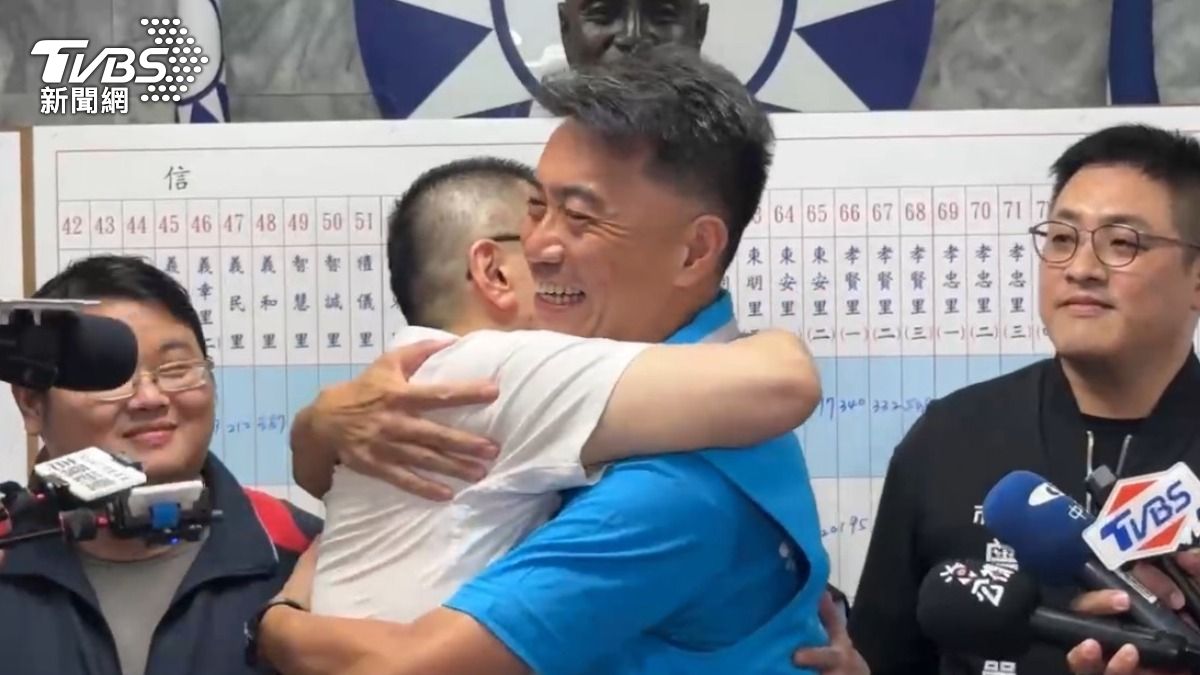 基隆罷免不同意票超前！林沛祥與謝國樑相擁：勝利屬全體市民