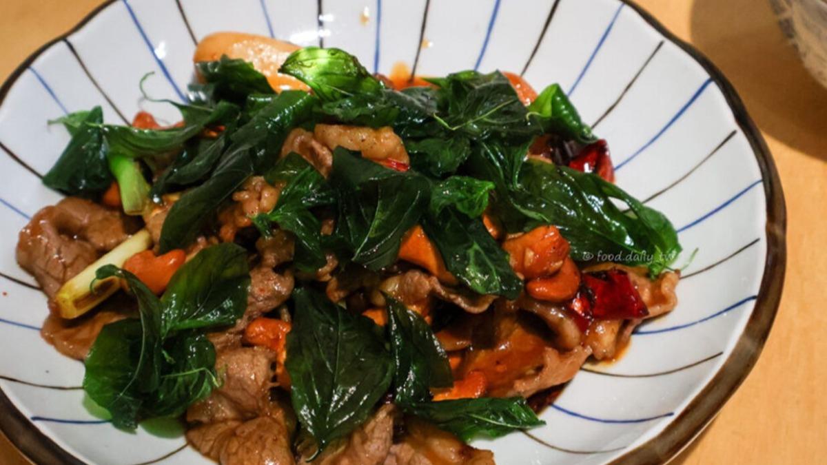 「酸辣醬醉仙牛肉」（390元）。（圖／「路過全世界的貓」提供）