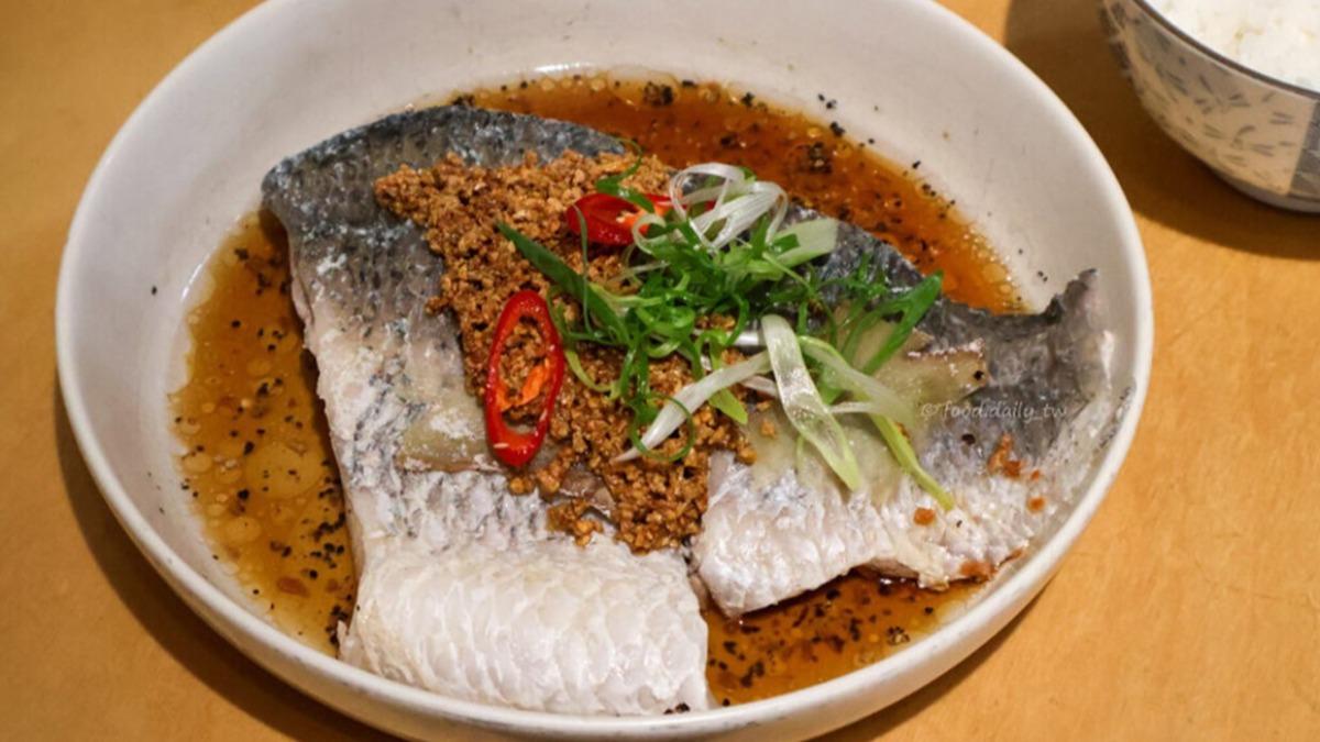 「豆酥金目鱸魚」（460元）。（圖／「路過全世界的貓」提供）