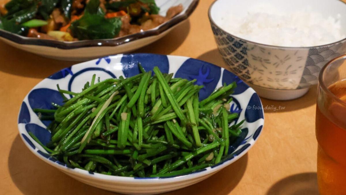 「炒水蓮」（150元）水蓮炒到沒有過軟，還保有脆度。（圖／「路過全世界的貓」提供）