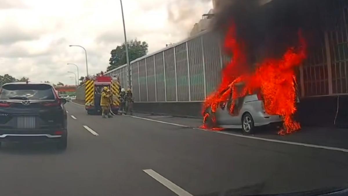 國道火燒車變一團火球！「車子溫度過高」4人急停路肩逃生。（圖／翻攝_threads_junwei_0826）