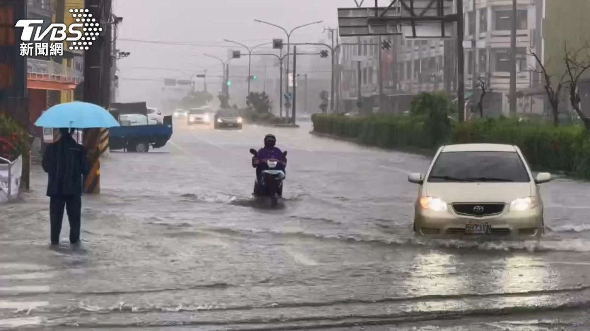 快訊／雨彈狂炸！嘉義市東西區、嘉義縣朴子等地　一級淹水警戒