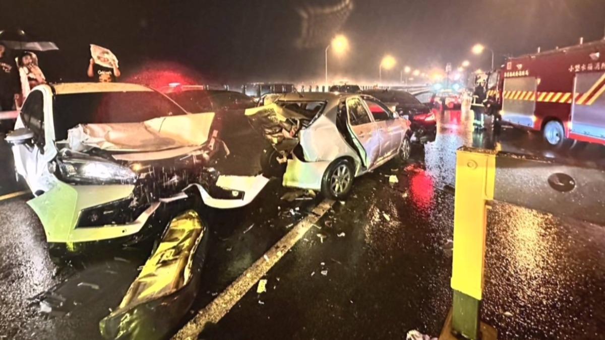 雷雨夜視線不佳！國道9車追撞釀1死　母親受困車內喪命