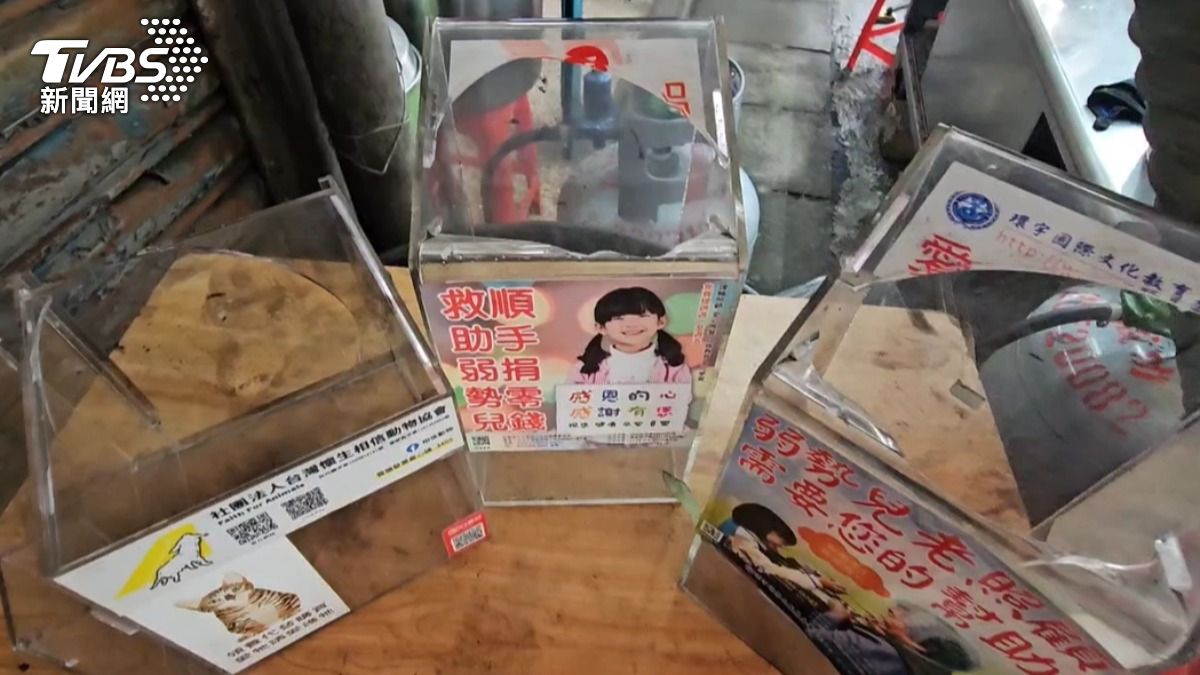 炸雞店遭竊賊闖入！男撬開鐵捲門　3捐款箱全砸破偷錢
