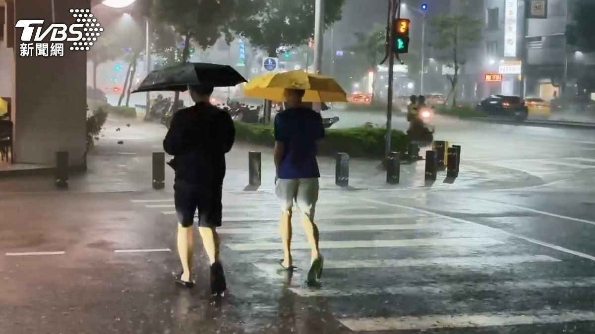 Heavy rain to hit central, southern Taiwan tonight