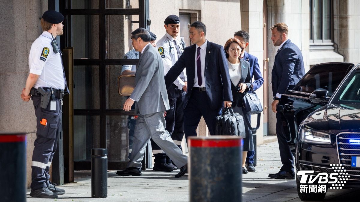 中國國務院副總理何立峰前往瑞典斯德哥爾摩政府總部羅森巴德，中美貿易官員在此舉行第二天會談。（圖／達志影像美聯社）