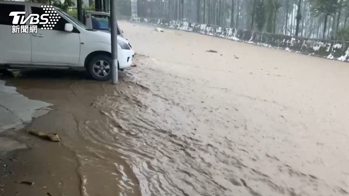 快訊／嘉義大雨狂炸！山區道路中斷「土石泥流狂瀉」慘況曝