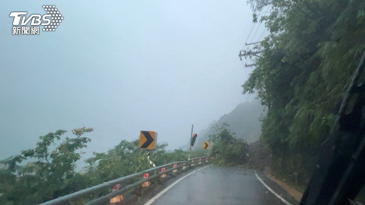 快訊／連日豪雨襲！南橫公路桃源段落石坍方、六龜泥流沖刷