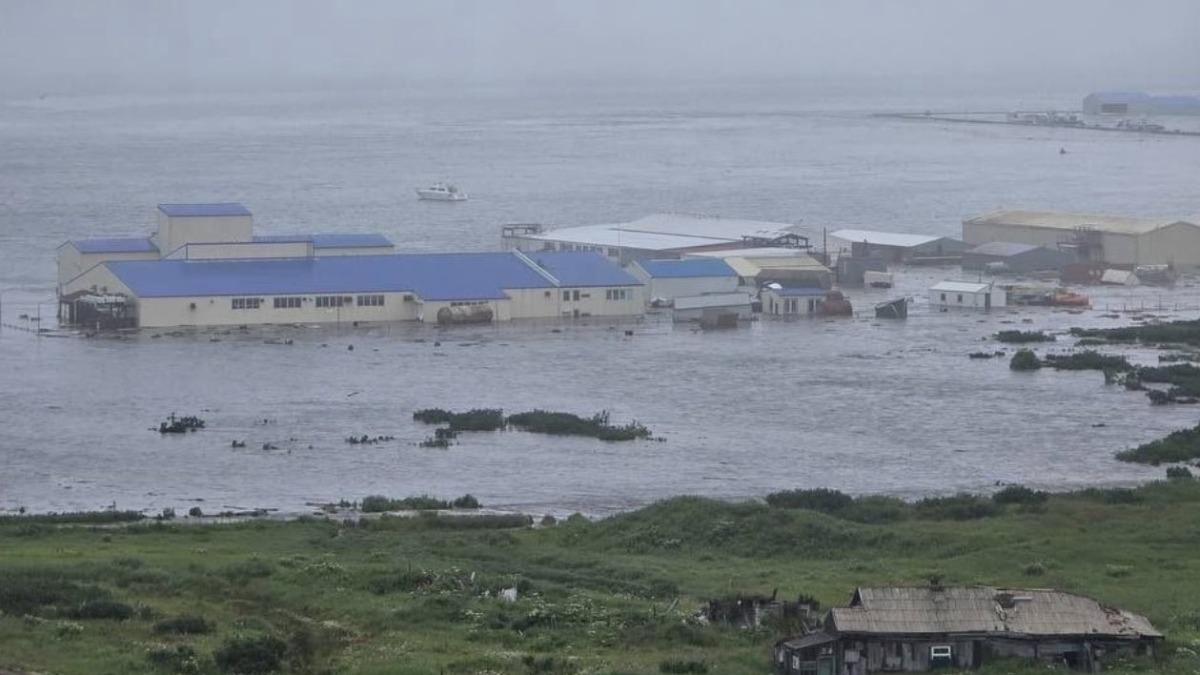 俄羅斯地震4公尺海嘯已到達北千島市！沖毀魚類加工廠