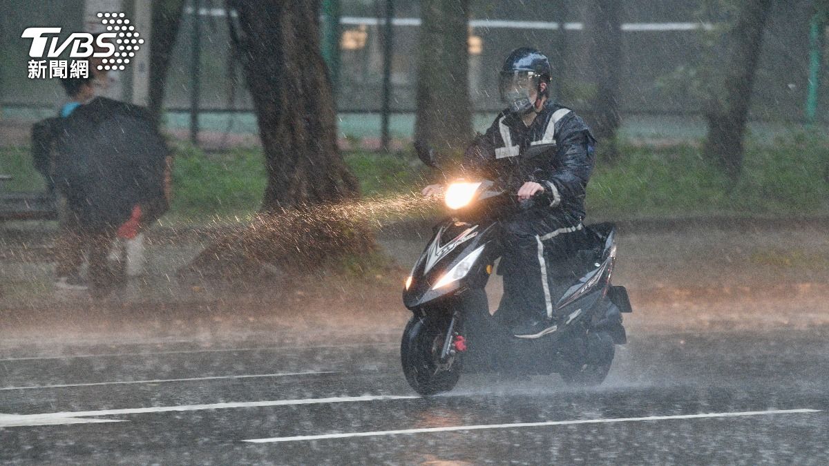 Taiwan faces multi-day storm with flood warnings