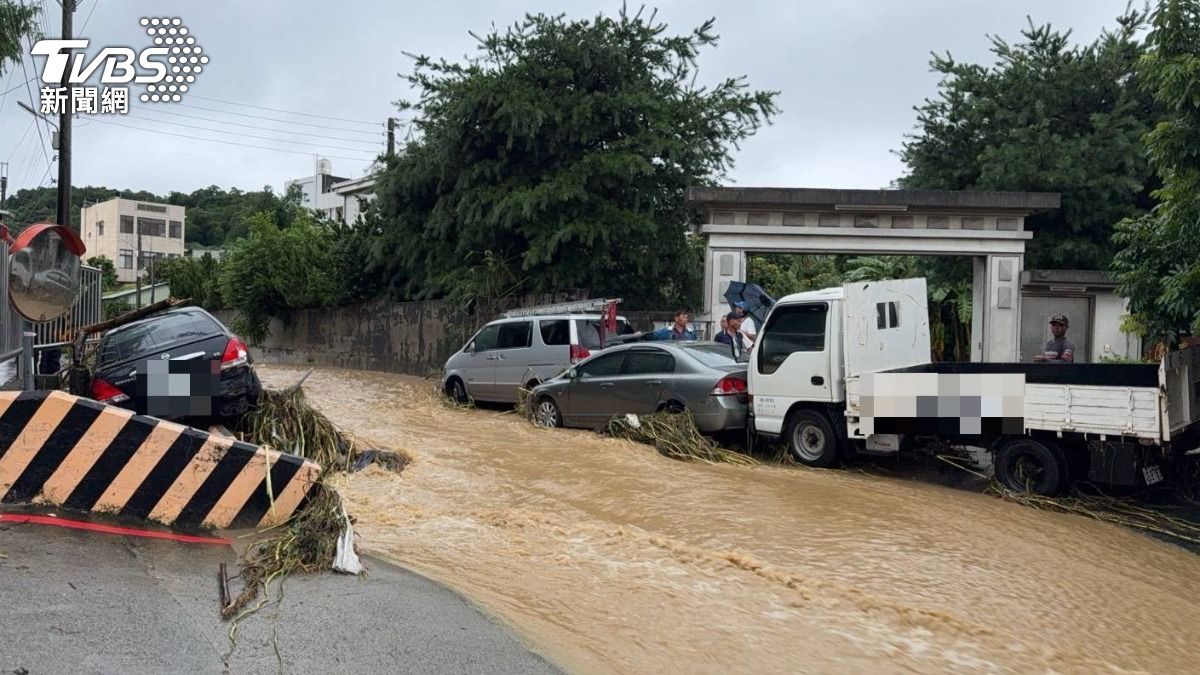 No injuries as Taiwan floods sweep cars into waterway