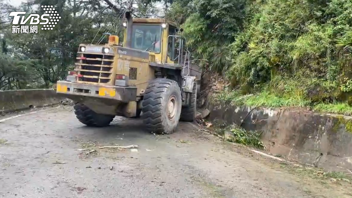 雨彈炸山區！梨山往大禹嶺60米土石崩塌　斷電搶修中