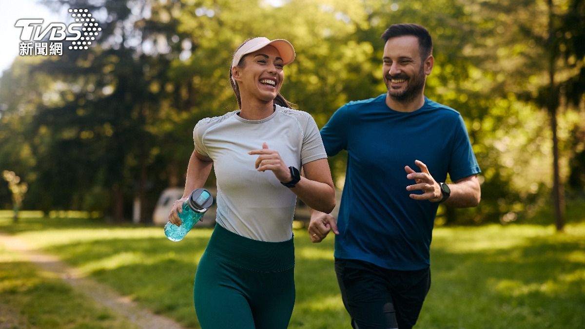 走萬步也沒用?44歲後「蛋白質不足」老更快 醫揭2招找回肌肉