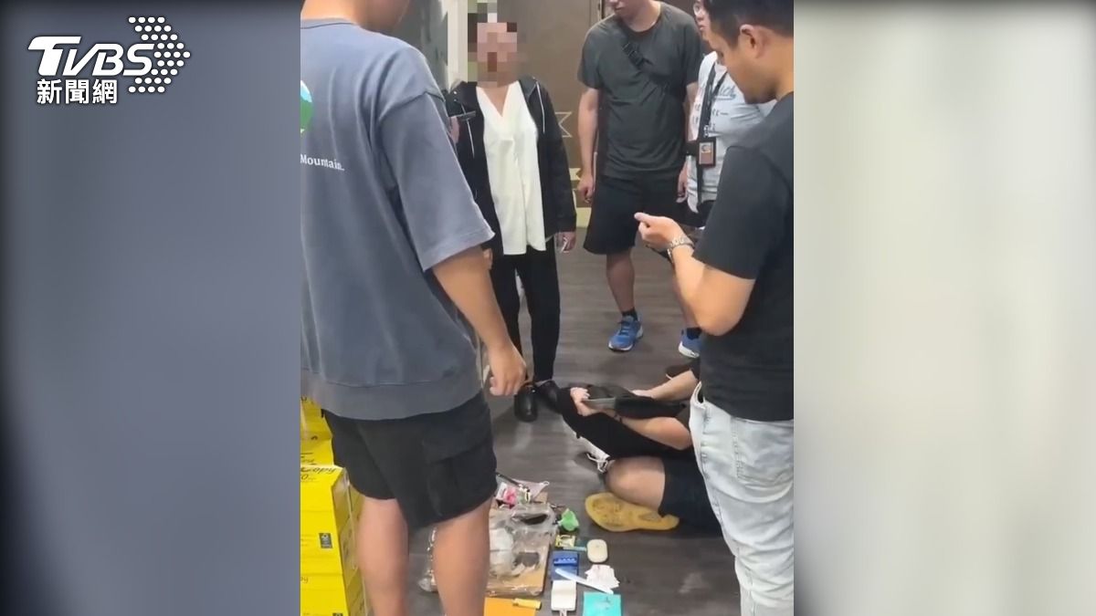 警方在面交現場逮到陳女。（圖／TVBS）