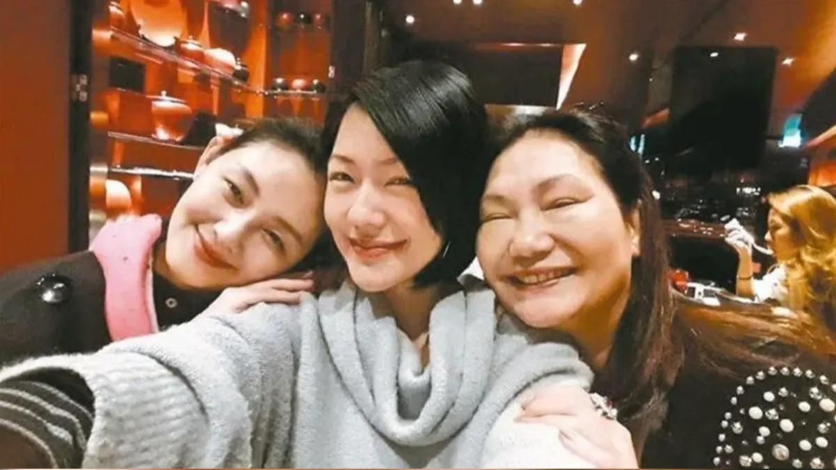 小S將出席金鐘獎典禮，S媽發聲。（圖/摘自臉書)