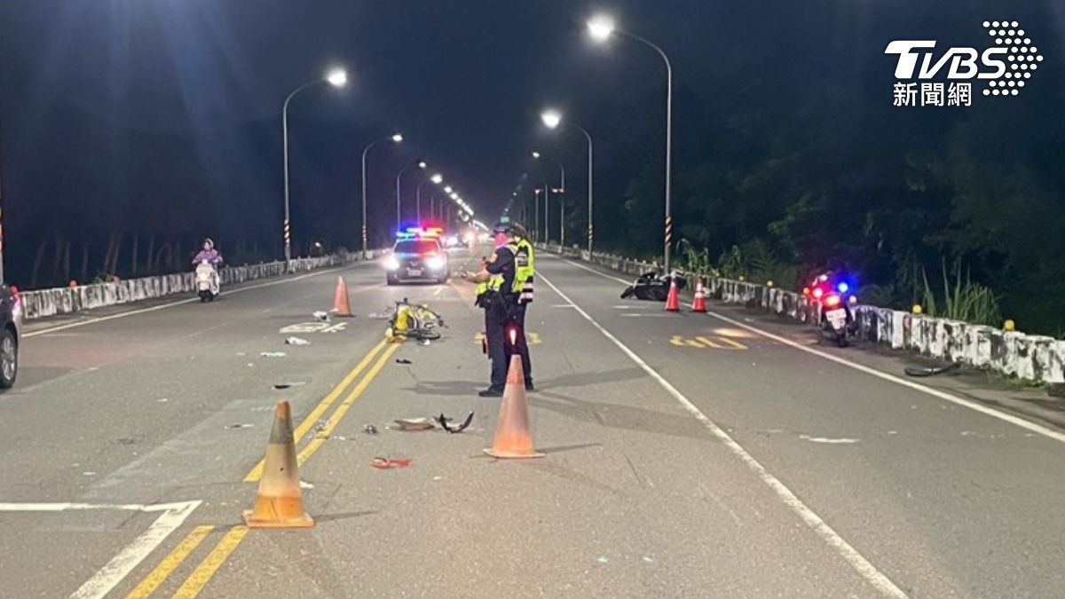 高雄橋頭死亡車禍！19歲男騎士高速撞飛闖燈婦宣告不治│TVBS新聞網