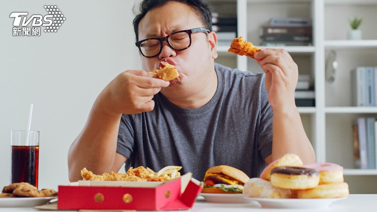 上班不餓下班狂吃？醫揭「暴食元凶」：1招就能輕鬆改善
