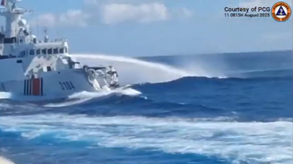 中共海警追菲艇反撞共艦　毀損畫面曝　TVBS登菲海巡同型艦