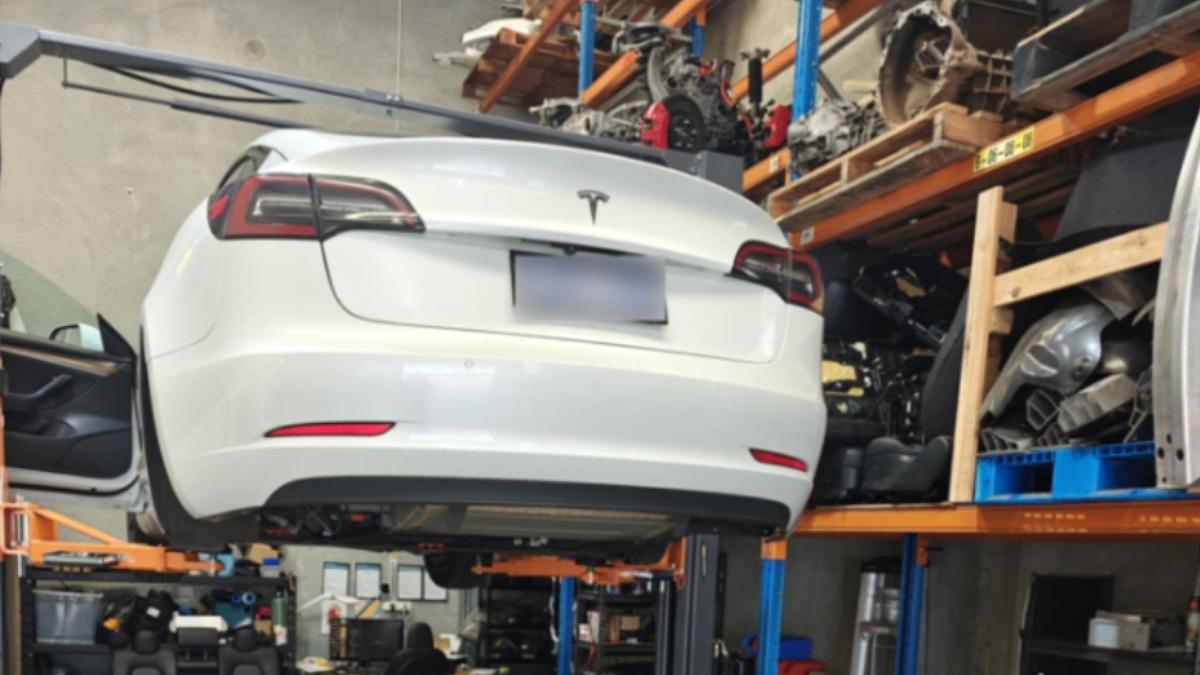 這台特斯拉 Model 3在4年間行駛超過 41 萬公里，不僅仍在使用原廠電池與馬達，電池健康度依舊維持在高水準。（圖／翻攝FB@EV Workz）