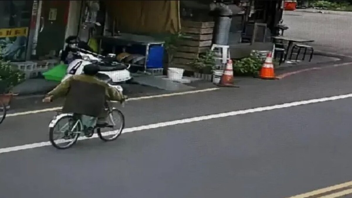 彰化累犯街友持刀騎單車一路狂砍　躲公園遭警逮