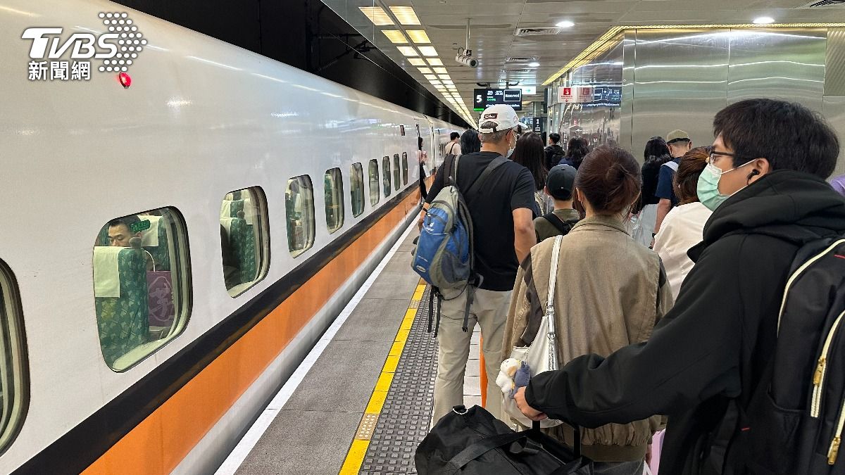 走道塞爆！買對號票險擠不上車　民眾酸：高鐵「台鐵化→捷運化」