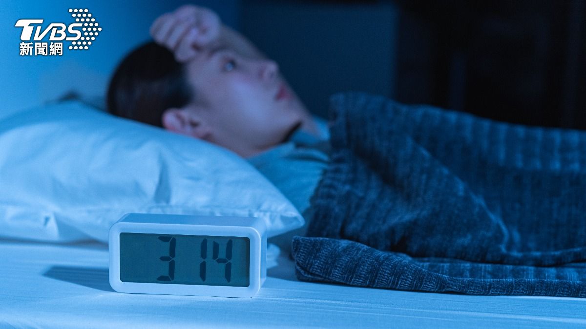 夜晚總是睡不好？醫揭「飲食習慣」關鍵　晚餐、宵夜這樣吃更好眠