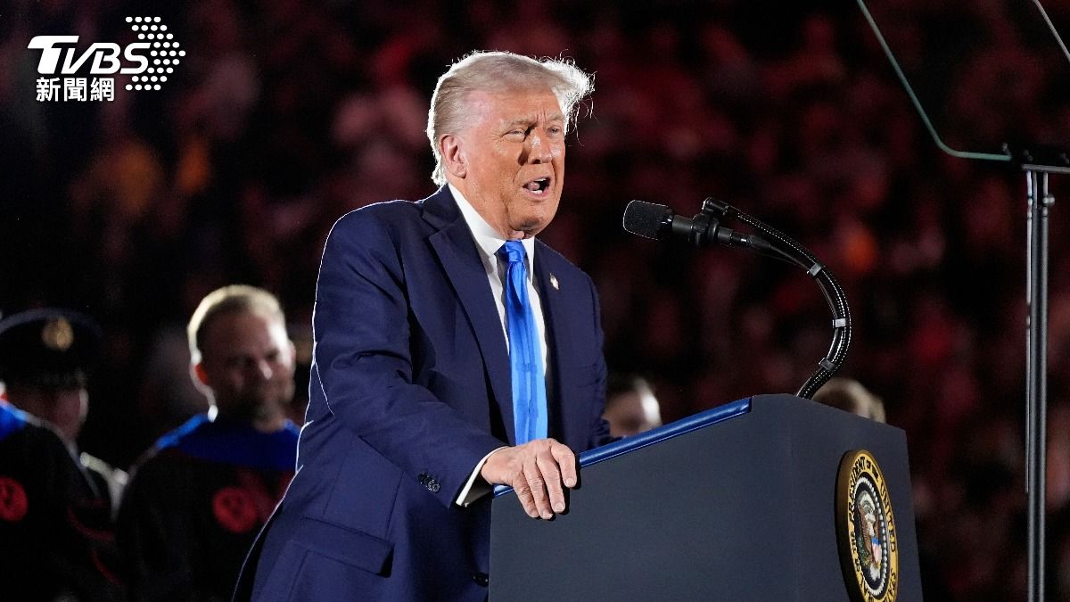 美國總統川普擴大施壓聯準會，發文要求理事庫克（Lisa Cook）立即辭職。（圖／達志影像美聯社）