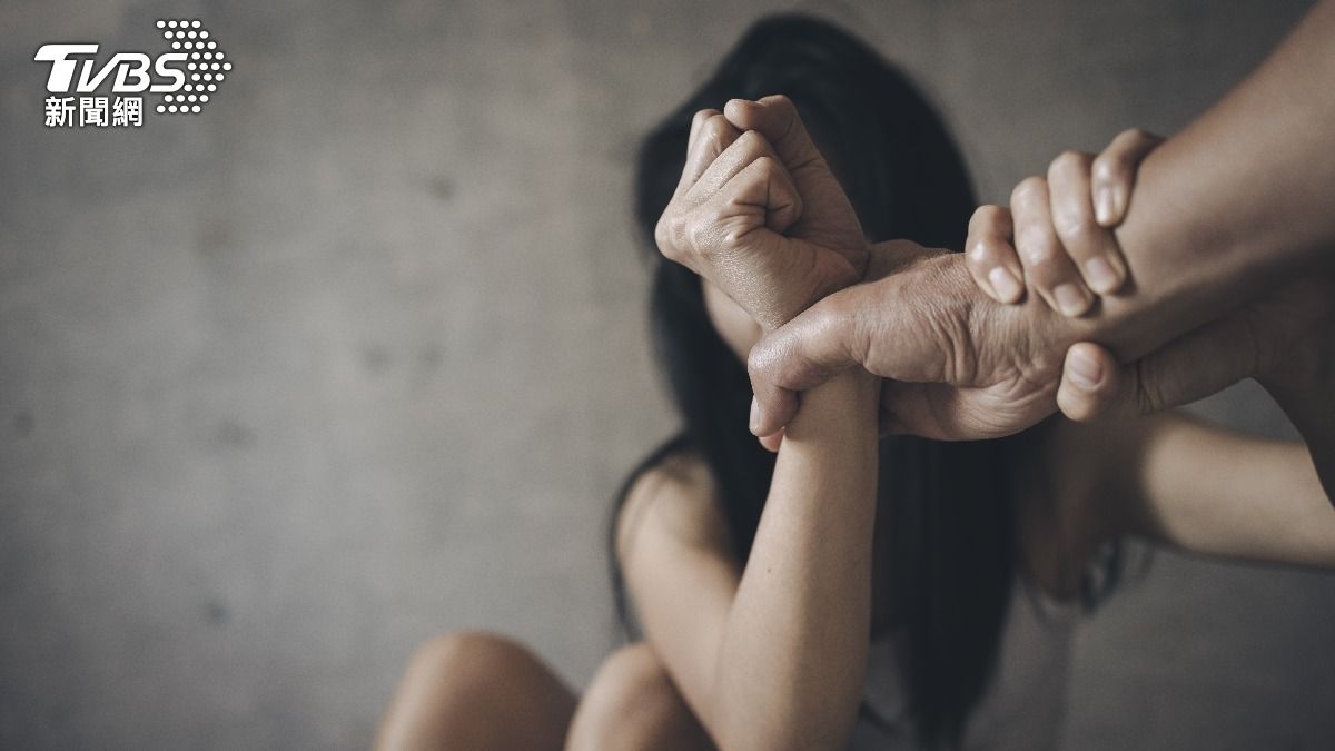 女子搭火車時睡著，遭鐵路警察性騷。（示意圖／shutterstock達志影像） 