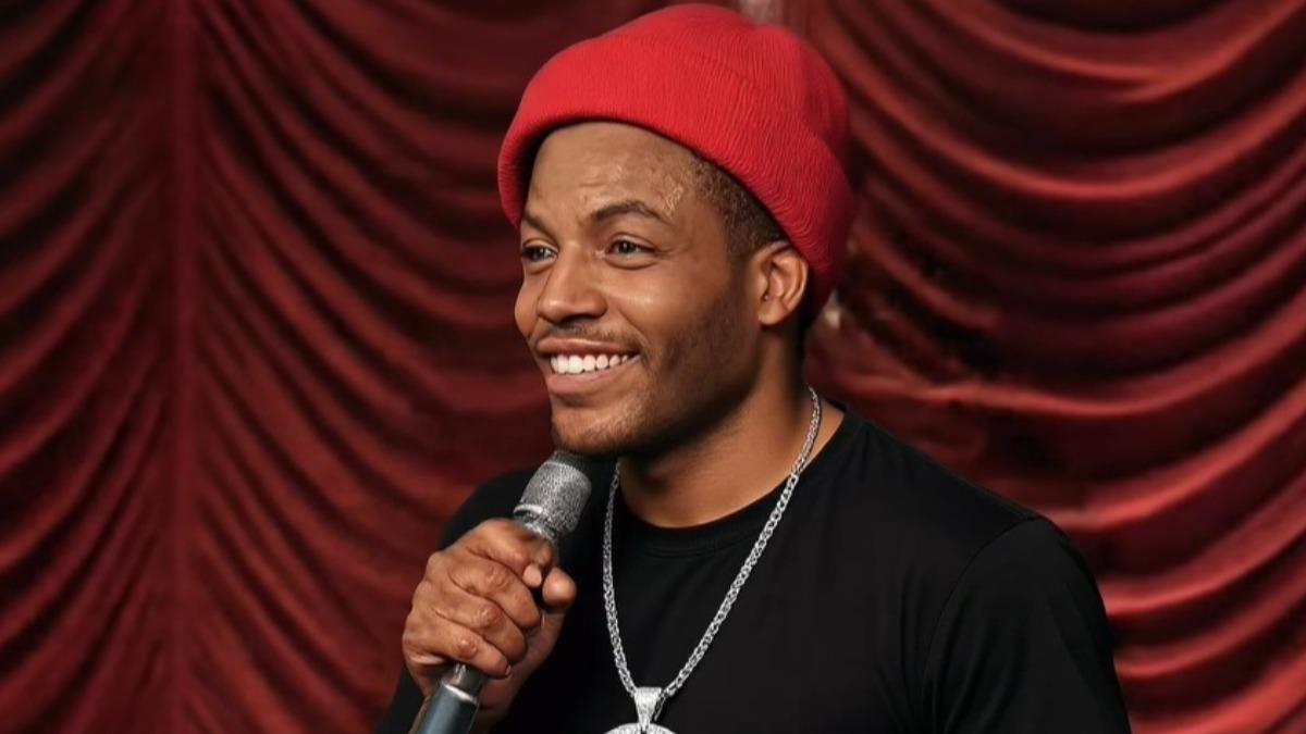 美國喜劇演員雷吉卡羅爾（Reggie Carroll）因槍擊案不幸身亡。（圖／翻攝Instagram@comedianreggiecarroll）