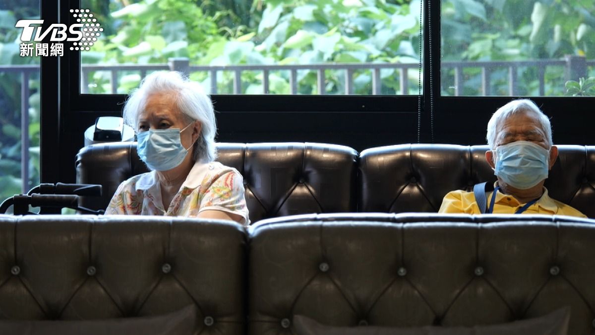 三明治世代壓力山大！ 「長照三大末日」衝擊家庭與產業