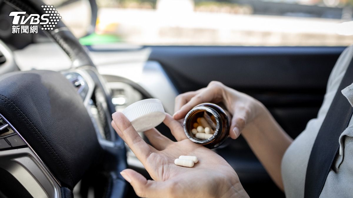 吃了部分藥品後開車相當危險。（示意圖、非當事人／Shutterstock達志影像）