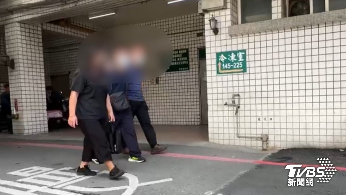 高雄婦遭吊車輾爆頭亡　2兒認屍見母「血肉模糊」崩潰癱軟