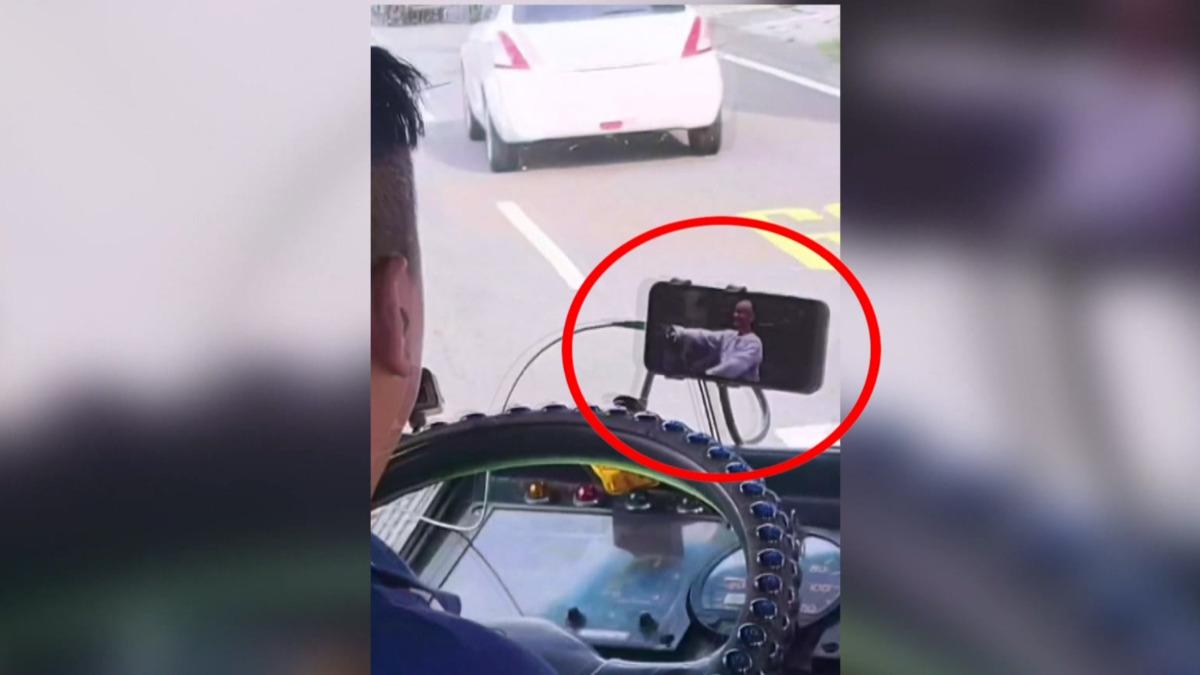 司機邊開車邊追劇！耳機戴好戴滿　客運公司記大過處分