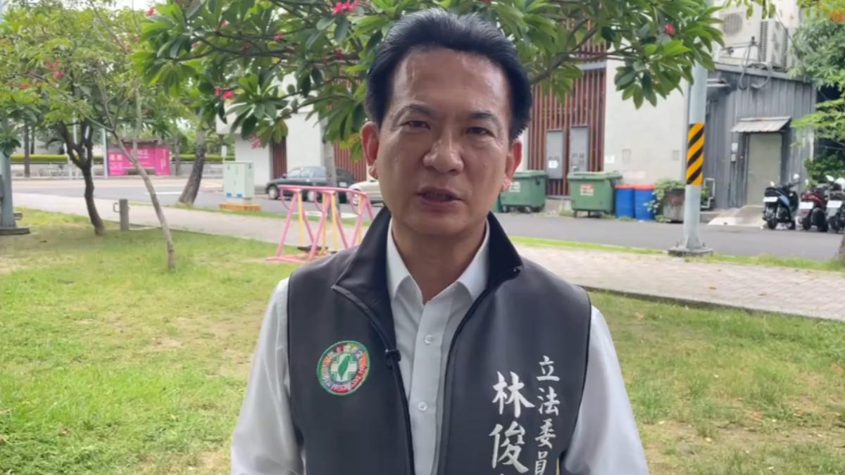 黃國昌鎖喉員警　林俊憲批非常丟臉：演戲演到犯法