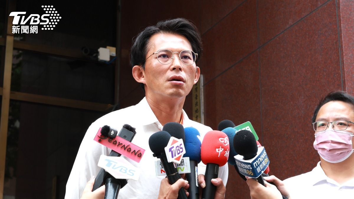 民眾黨「走讀」傷8警　北市警製發通知黃國昌等3人到案