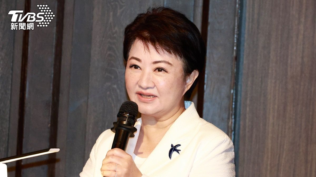Taiwan mayor chooses local governance over party leadership