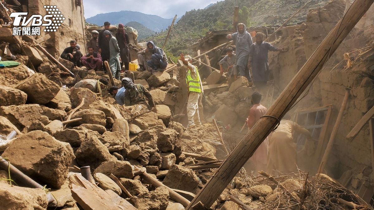 「每5分鐘就震一次」　阿富汗大地震已1400死　屍體遍布街頭